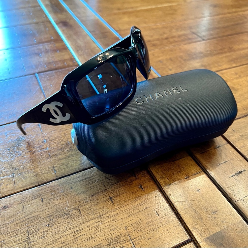 🖤 CHANEL Mother of Pearl Black Sunglasses + Case AUTHENTIC! 🖤